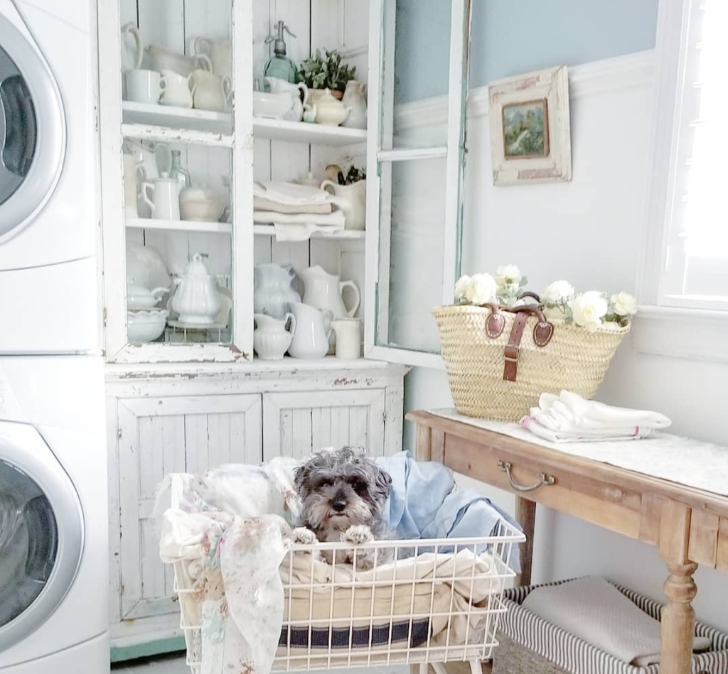 Inspiring Laundry Room Design With French Country Style 21
