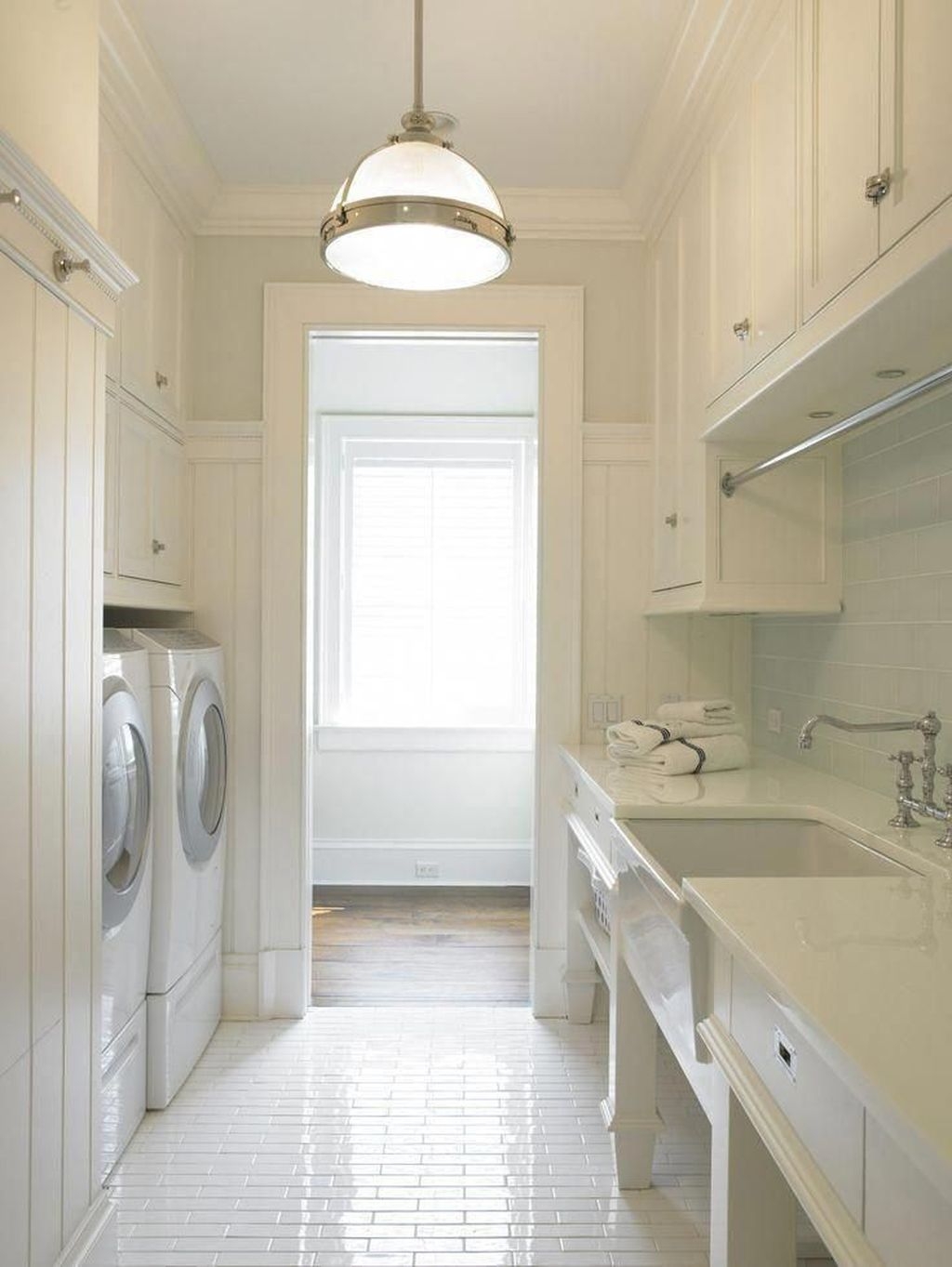 Inspiring Laundry Room Design With French Country Style 25