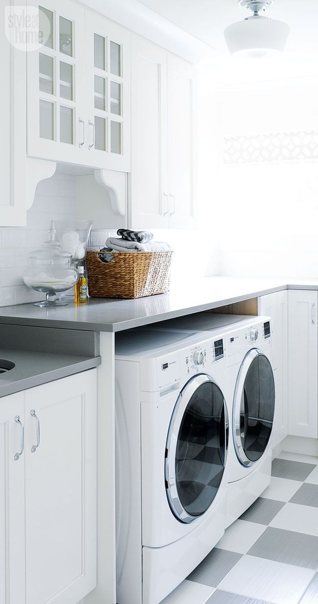 Inspiring Laundry Room Design With French Country Style 26