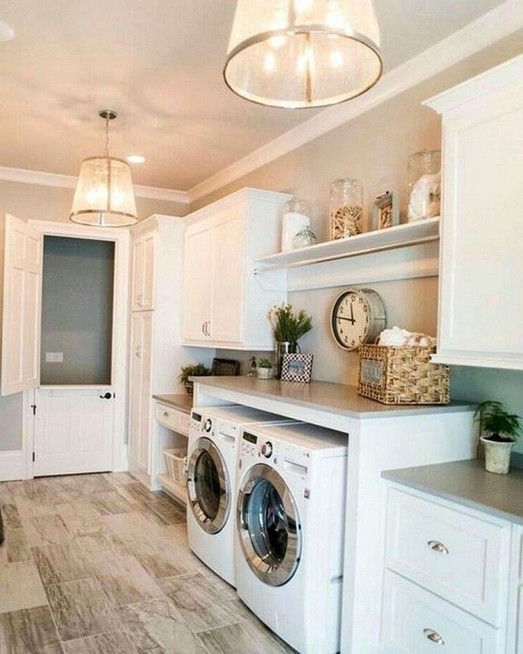 Inspiring Laundry Room Design With French Country Style 30