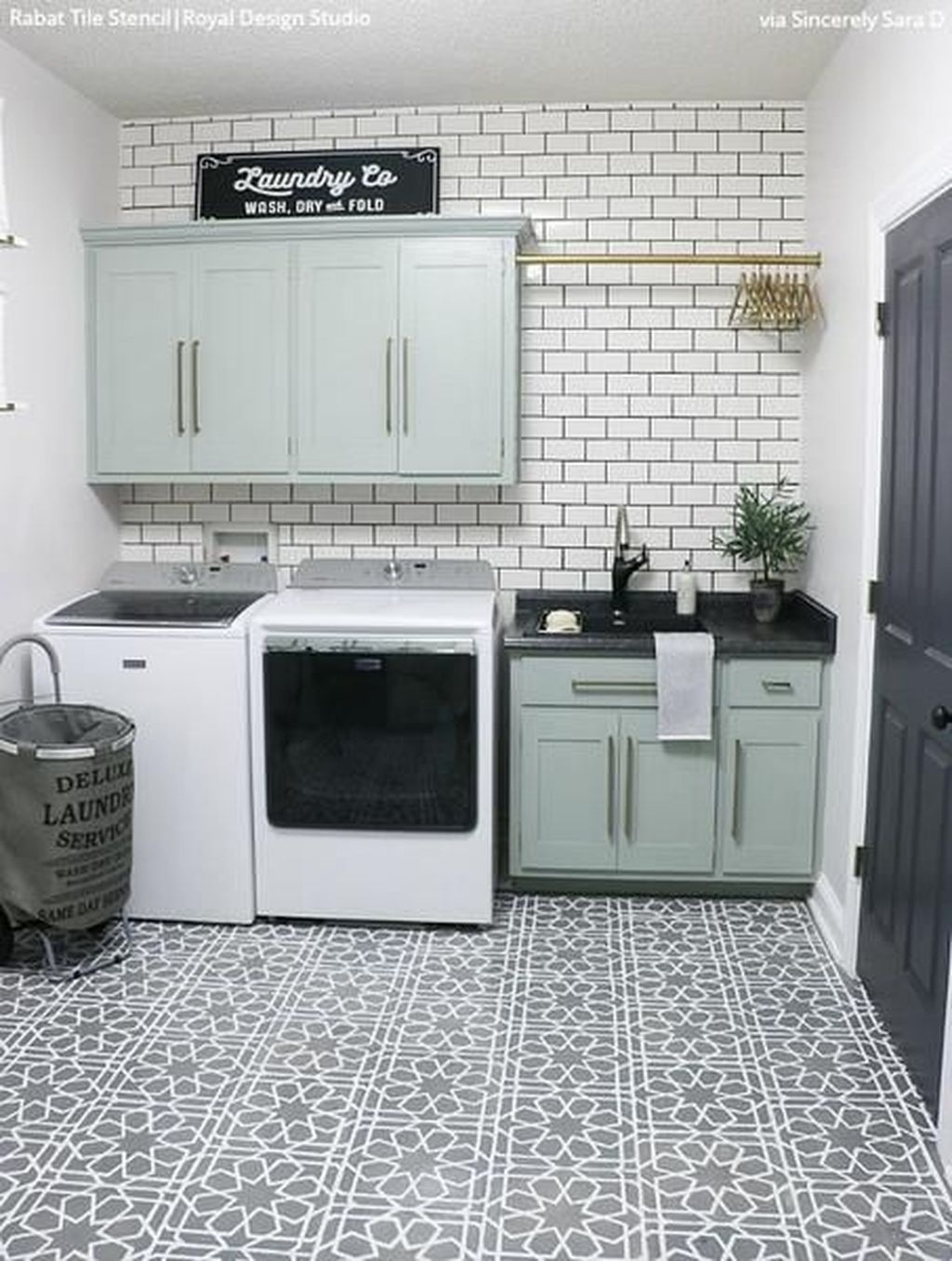 Inspiring Laundry Room Design With French Country Style 42