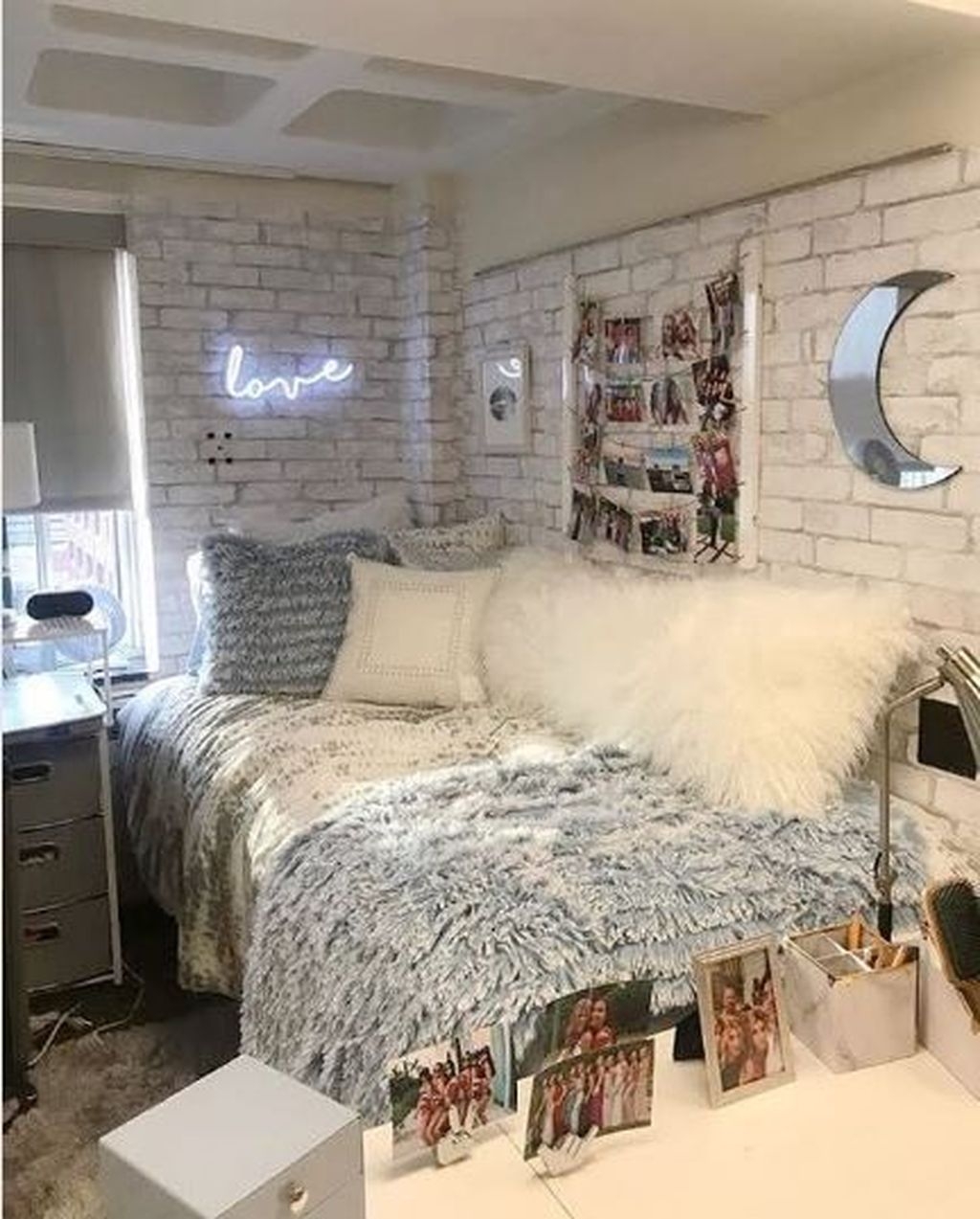 Splendid Dorm Room Ideas To Tare Room Decor To The Next Level 15