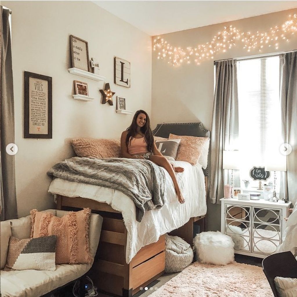 Splendid Dorm Room Ideas To Tare Room Decor To The Next Level 27