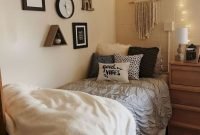 Splendid Dorm Room Ideas To Tare Room Decor To The Next Level 39