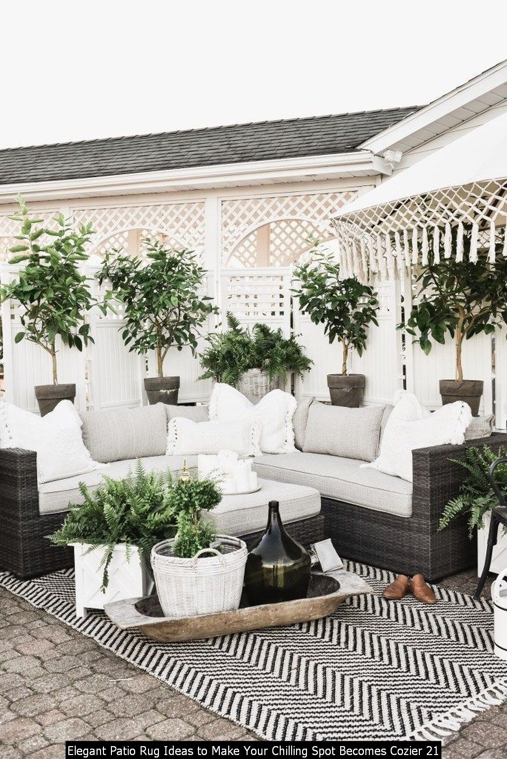 Elegant Patio Rug Ideas To Make Your Chilling Spot Becomes Cozier 21